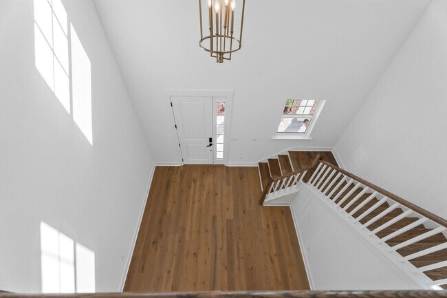 Building Photo - Preserve Views!