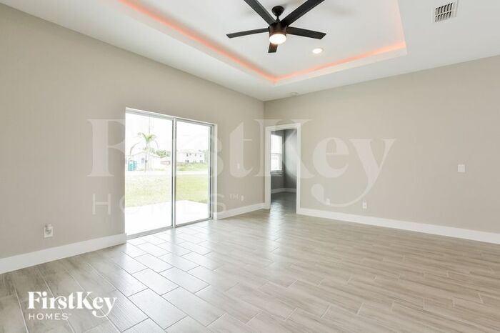 Building Photo - 330 Athabasca Pl