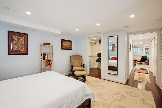 Building Photo - Stunning 3BR+, 3.5BA Capitol Hill Home wit...