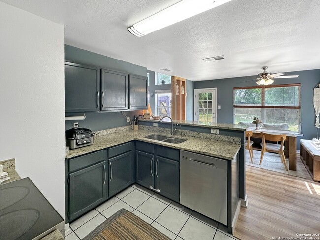 Building Photo - A beautifully remodeled 3-bedroom 2.5-bath...
