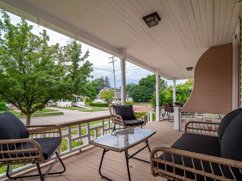 Building Photo - 681 Washington St