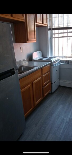 Building Photo - 424 E Girard Ave