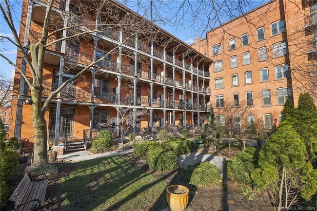 Building Photo - 1 Linden Pl