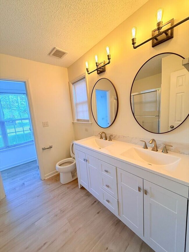 Building Photo - 1529 Crag Burn Ln