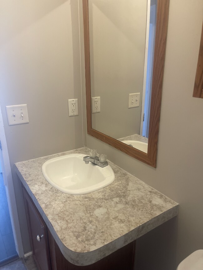Building Photo - 350 Mockingbird Dr