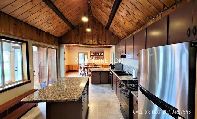 Building Photo - 180 Fourth St.