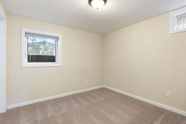 Building Photo - 4430 NE 78th Ave