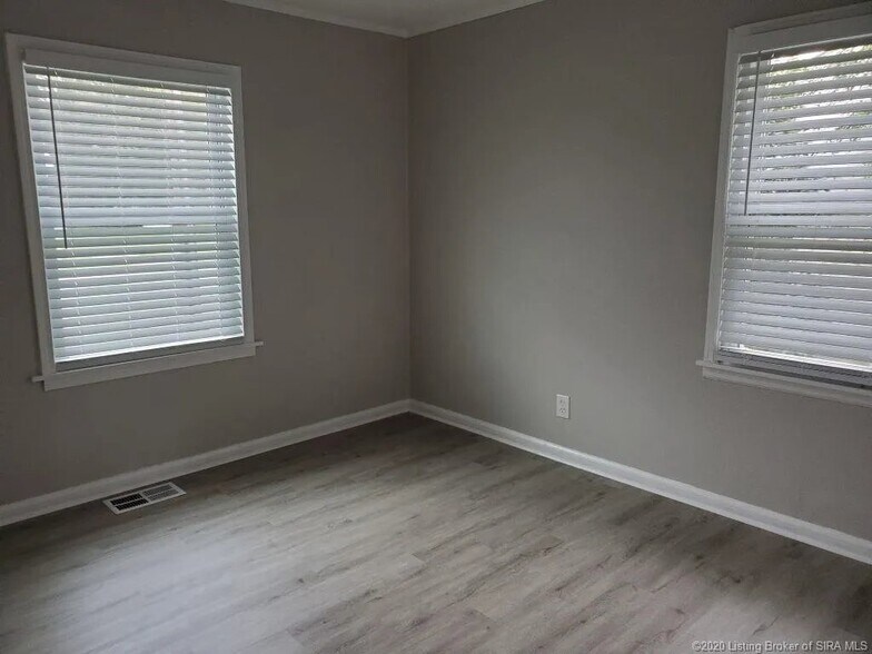 Building Photo - 504 Crestview Ct