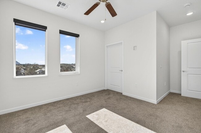 Building Photo - 983 W State St