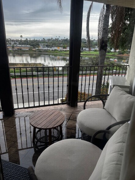 Building Photo - 2828 Famosa Blvd