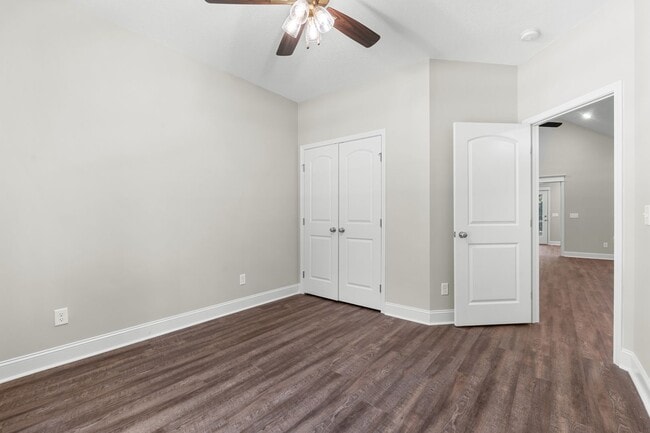 Building Photo - 1253 E Hampton Dr