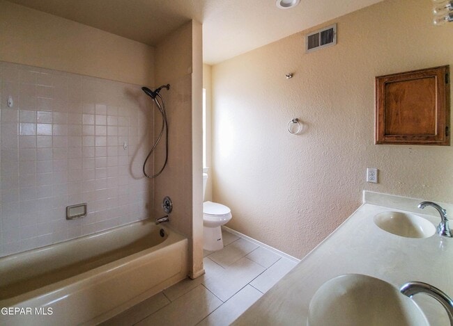 Building Photo - 1120 Shawnee Ln