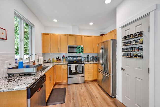Building Photo - 2 BED & 2 BATH CONDO FOR RENT