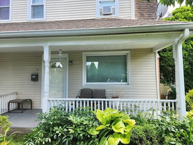 Primary Photo - 19 Valley Rd