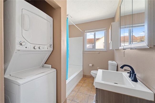 Building Photo - 1001 5th St