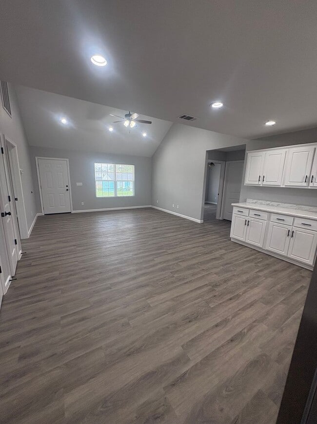 Building Photo - 3 Bed 2 Bath New Construction Home
