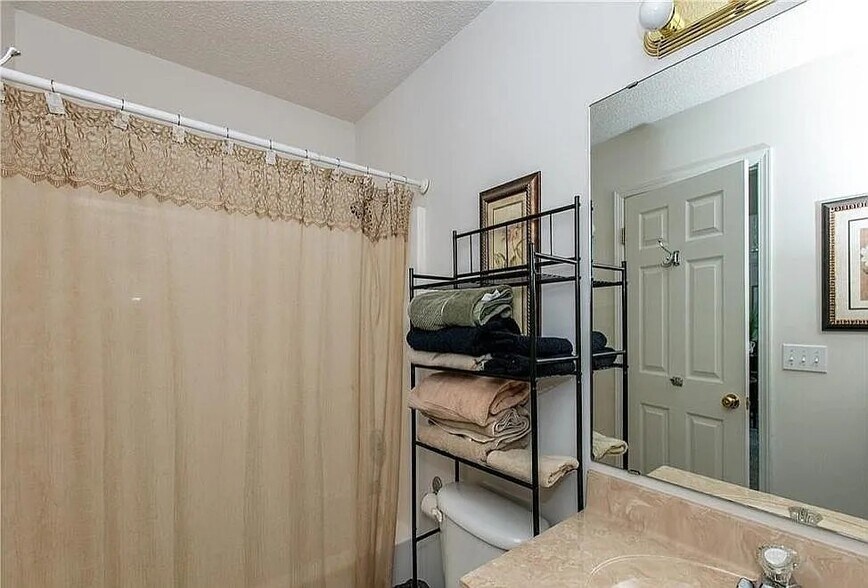 Building Photo - 16 Krista Cir