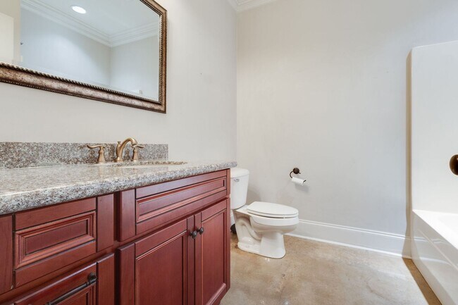 Building Photo - FOR RENT in LAFAYETTE!