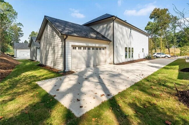 Building Photo - 973 Rittenhouse Way SE