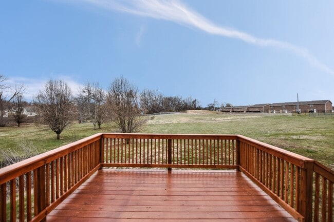 Building Photo - Pet Friendly Three Bedroom!