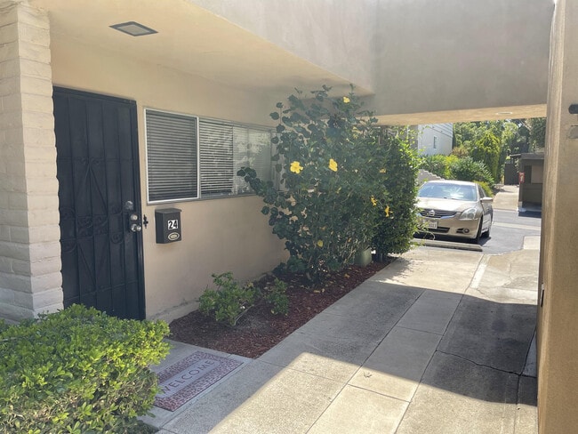 Building Photo - 5931 Howell Dr