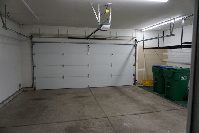 Building Photo - 10591 Iron Point Cir