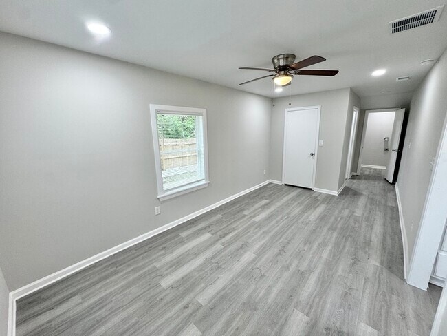 Building Photo - 4062 Alpine Ave
