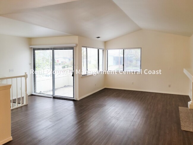 Building Photo - AVAILABLE NOW - 3 Bed, 2.5 Bath Grover Bea...