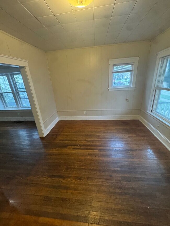 Building Photo - 632 E 101st St