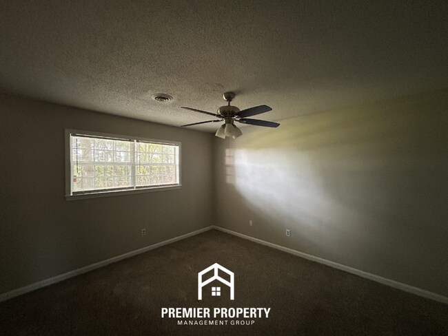 Building Photo - Charming 3BR/2BA Horn Lake Home | Hardwood Floors, Brick Fireplace & Fenced Yard