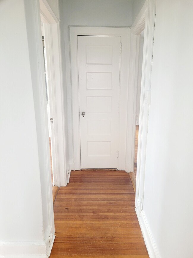 Building Photo - 1611 Hampton Blvd