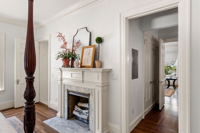 Building Photo - All-Utilities-Included Studio in Historic Bristol Manor | Pet Friendly