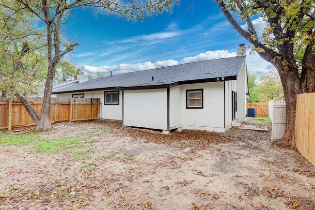 Building Photo - 5209 Purple Sage Dr