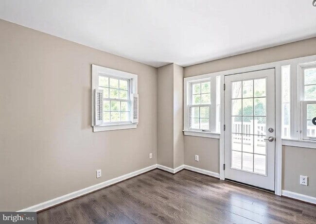 Building Photo - 2617 E Maple St