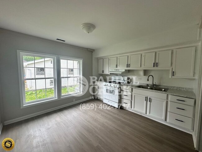 Building Photo - 115 Robertson Ln
