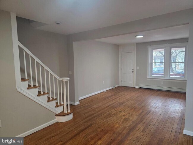 Building Photo - 331 Ellis Ave