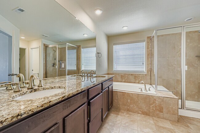 Building Photo - 14810 Vienna Cir