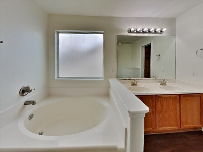 Building Photo - 2013 Briar Grove Dr