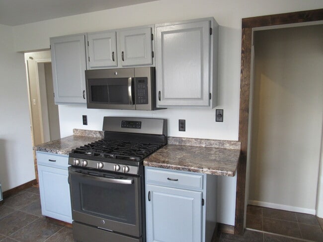 Building Photo - 5022 N Belmont Pl