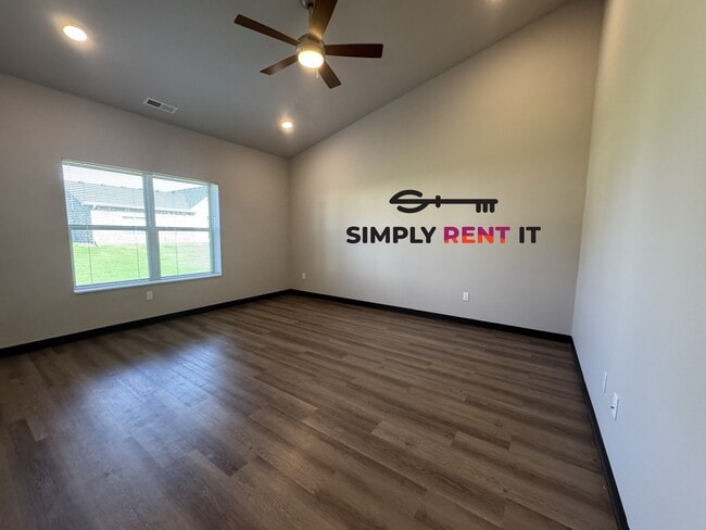 Building Photo - New 3 Bedroom, 3 Bathroom Sublease Brick Towne Ames Townhome