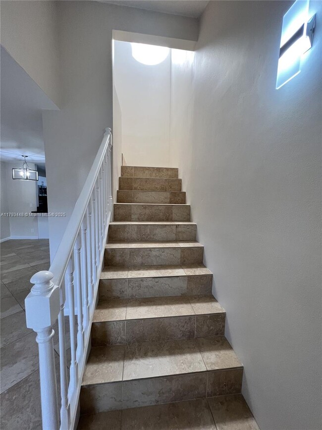 Building Photo - 331 City View Dr
