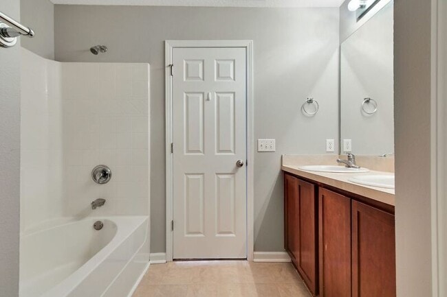 Building Photo - 850 Canyon Oak Loop