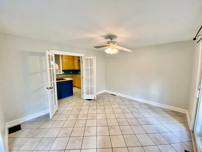 Building Photo - Awesome 4BD/3BA in prime Uptown! Remodeled w/ HGTV! Avail. May 1st!