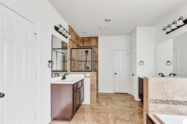 Building Photo - 630 Carriage View Ln