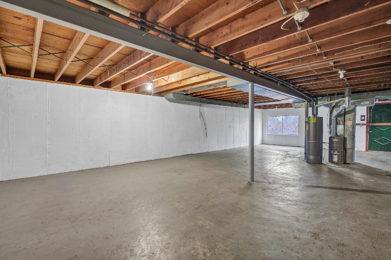 Building Photo - 10508 Lilac Ave