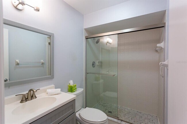 Building Photo - 5630 Golf Pointe Dr