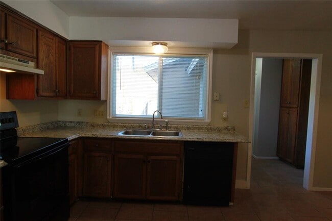 Building Photo - 3904 Hudson Bend Rd