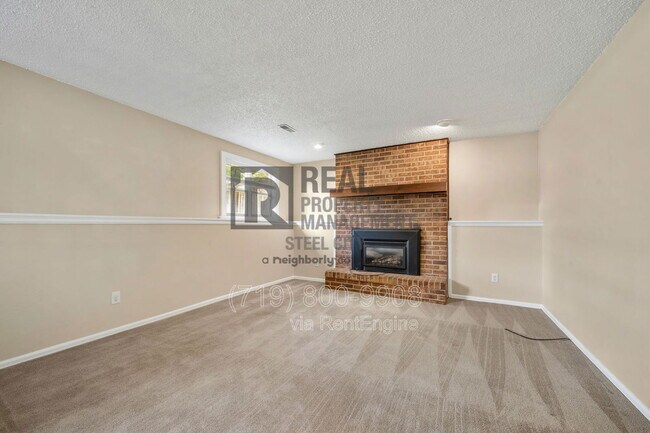 Building Photo - 12 Chicory Ct