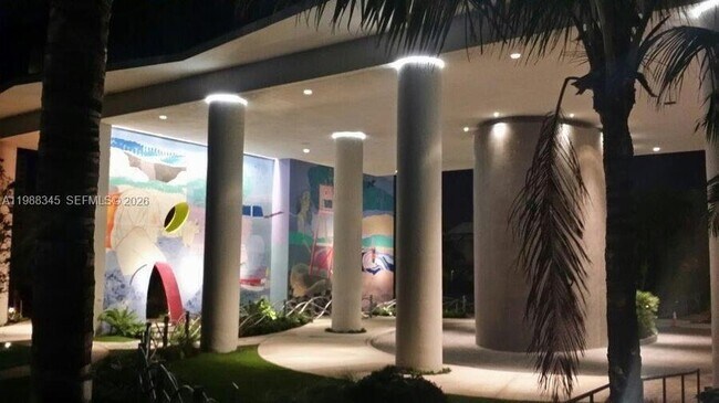 Building Photo - 460 NE 28th St