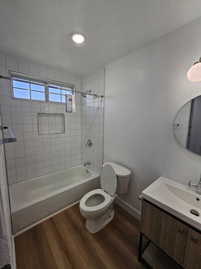 Building Photo - 245 E Ave 38